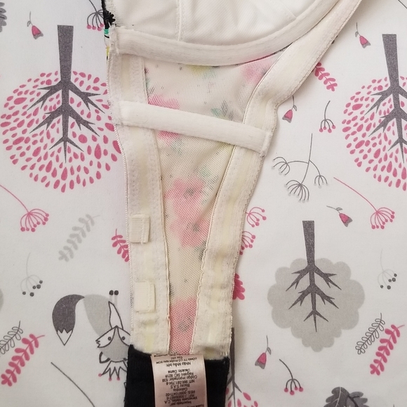 ❗❗3/$20 La Senza Strapless Floral Bra - Picture 3 of 6